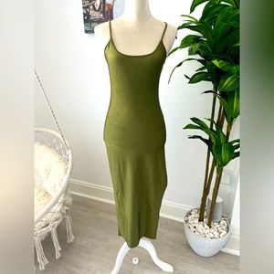 ✨3/$15✨ Unbranded bodycon olive green dress, Medium